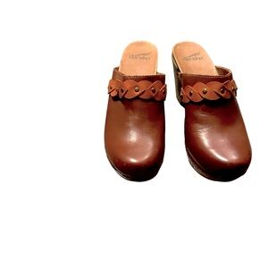 Dansko Rach heeled clogs 39 brown NWOT size 8.5